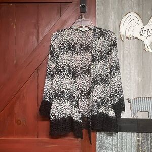 Simply Noelle Black and White Floral Top